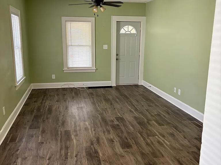 1242 Vineyard Dr — Photo 4