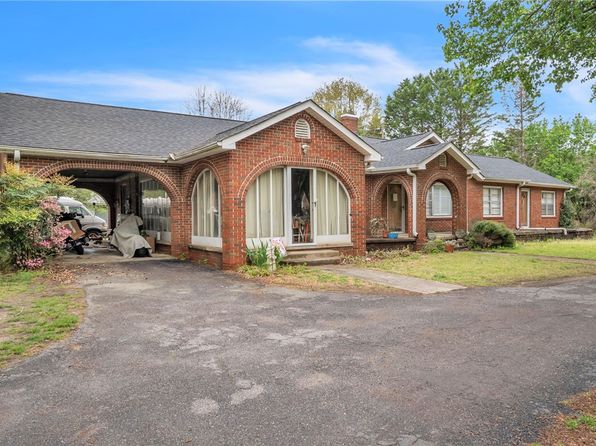 13016 20th Hwy, Belton, SC 29627