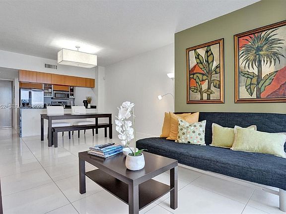4th image of 1750 N Bayshore Dr APT 2911