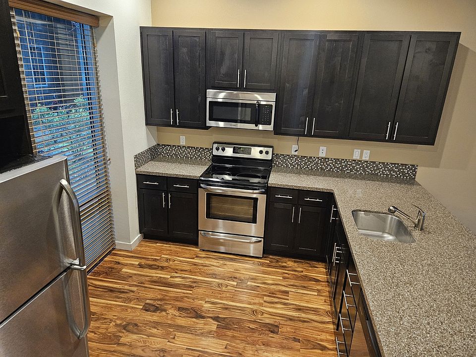 Washington Street Station - 433 SE Washington St Hillsboro OR (1 units ...
