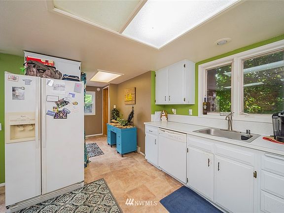 5th image of 1026 Lincoln Street