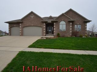 785 Black Bear Bnd, North Liberty, IA 52317