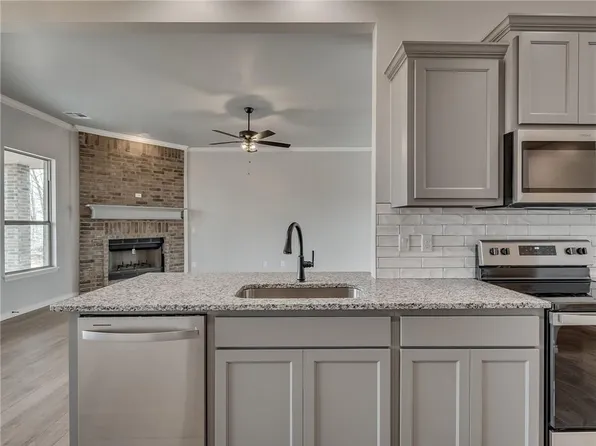 1696 Timber Trails Dr, Tuttle, OK 73089