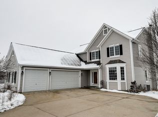 536 Majestic View Ln, Oconomowoc, WI 53066