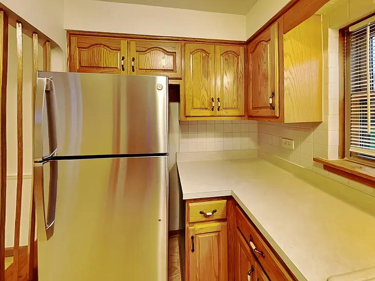10333 S Tripp Ave — Photo 2