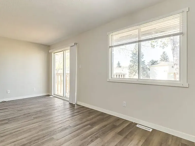 5327 A 38th Ave — Photo 14