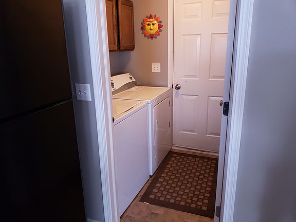 4th image of 249 Macintosh Ave