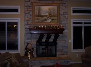 209 Howland Pines Dr, Oxford, MI