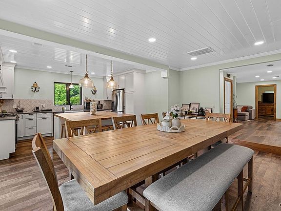 Kitchen. Everyone will wnat holidays at this home.