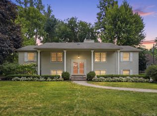 138 Aintree Rd, Rochester, MI 48306