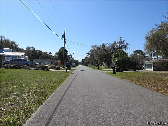 3rd image of 895 N Country Club Dr