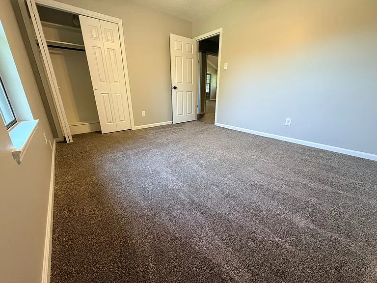 306 Lynnewood Dr — Photo 16