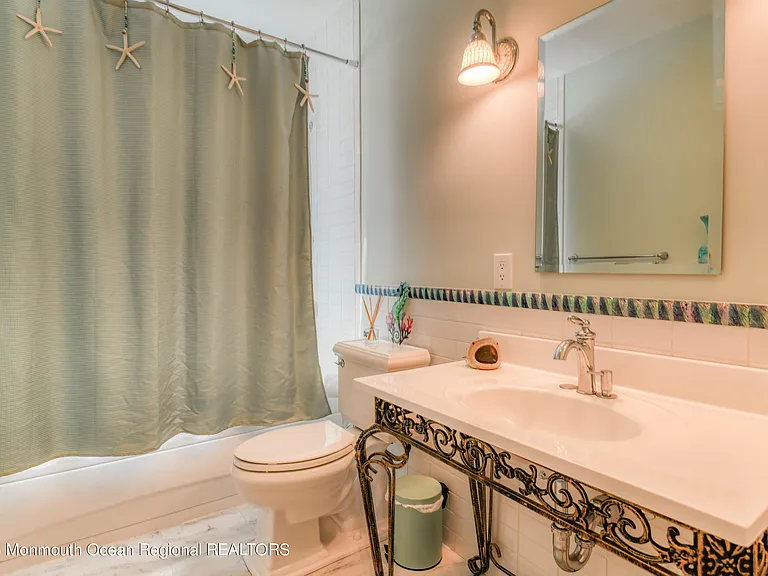 16 Abbott Ave — Photo 28