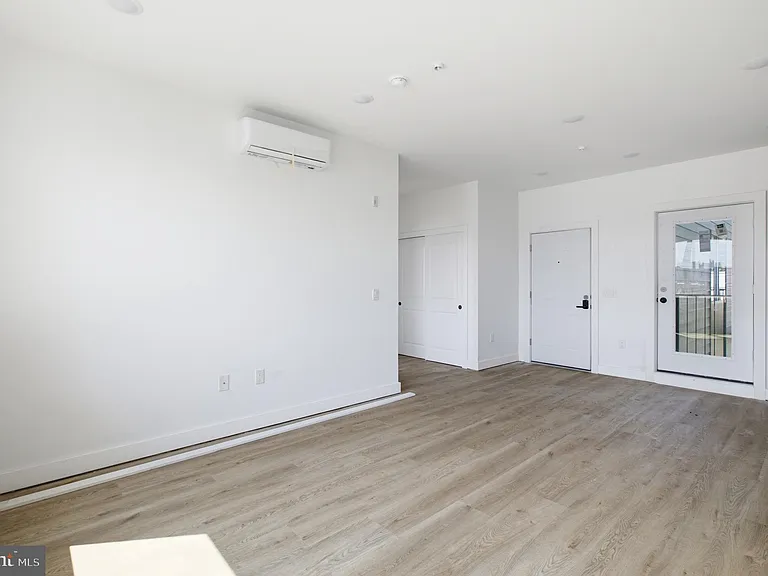 613 N Brooklyn St #4 — Photo 3