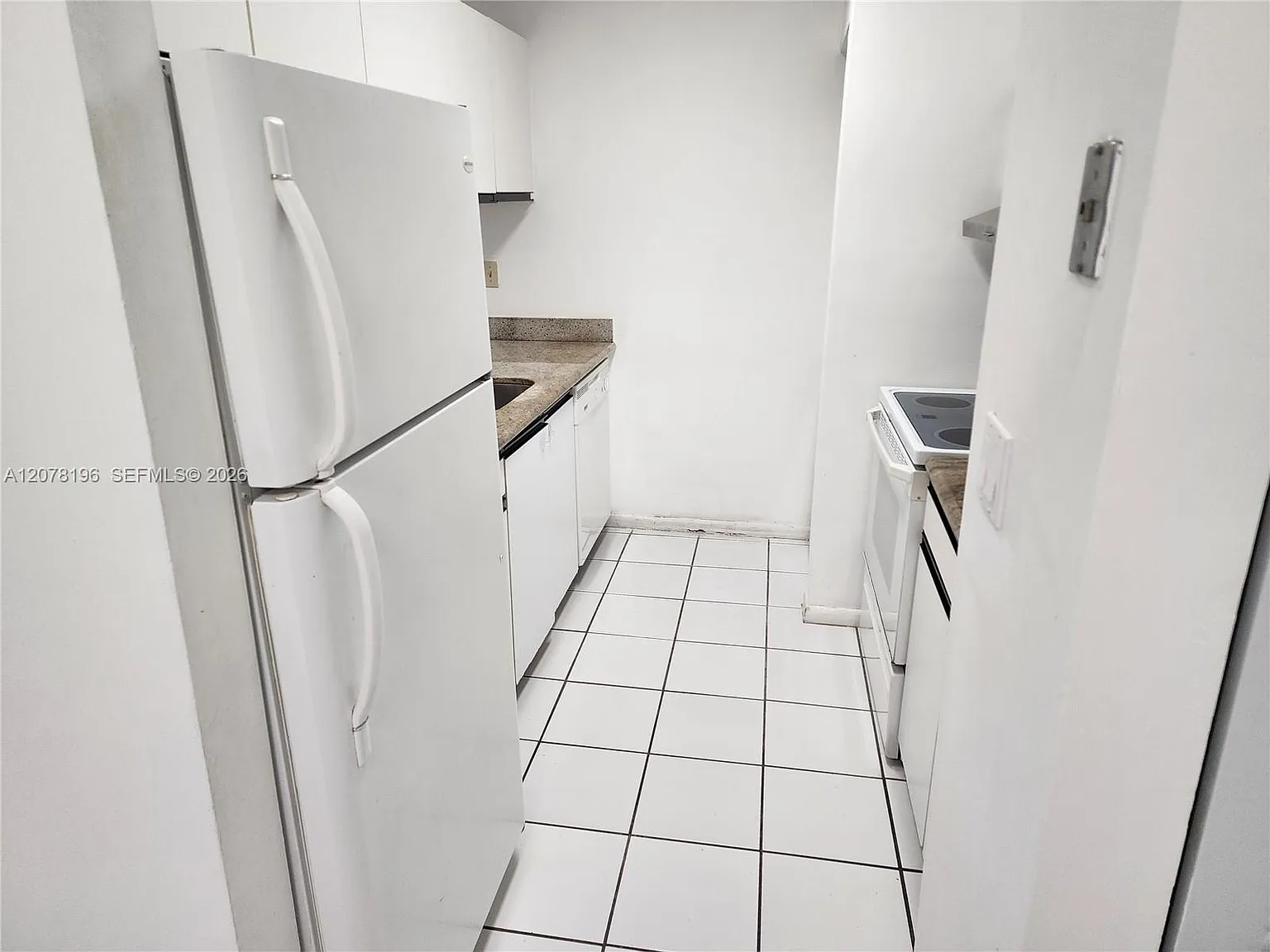 2 bed, 1100 sqft, $2,200 — Photo 3