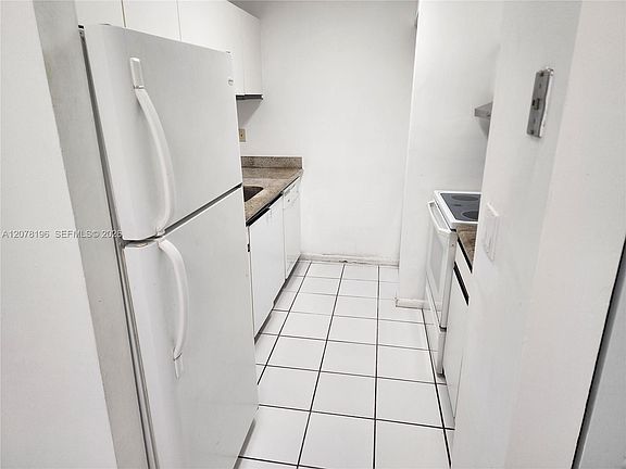 3rd image of 15615 SW 74th Circle Dr #2-2