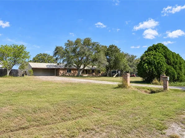 2835 Earls Trl, Beeville, TX 78102