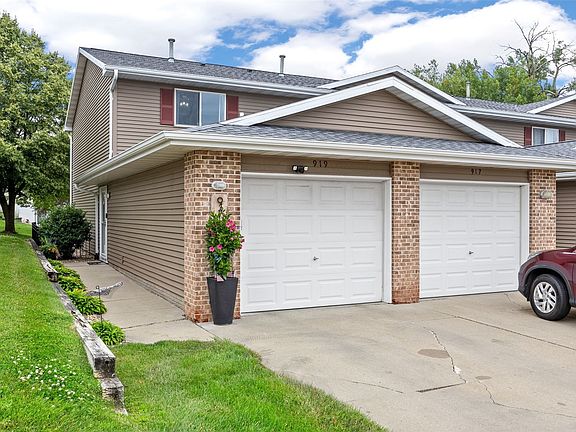2nd image of 919 Grand Avenue Ct