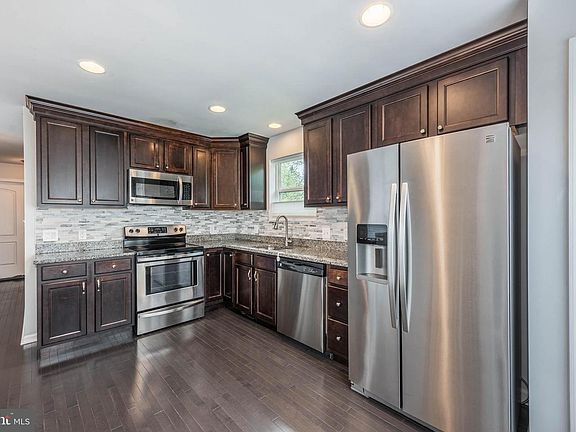 3rd image of 7746 Overhill Rd