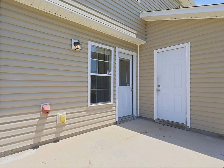 100 Cornerstone Pl — Photo 14