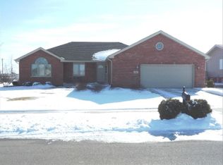 614 High Grove Dr, Minooka, IL 60447