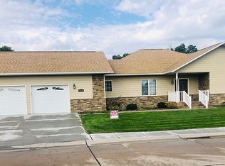 820 Clearwater Ct, North Platte, NE 69101