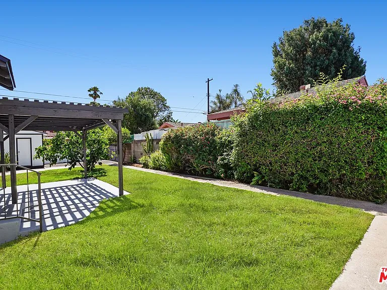 4940 Placidia Ave — Photo 37