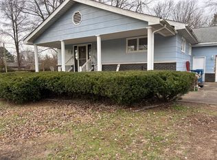 703 N Brown St, Benton, IL 62812