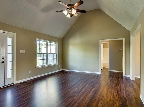 4th image of 319 Shelby Cir