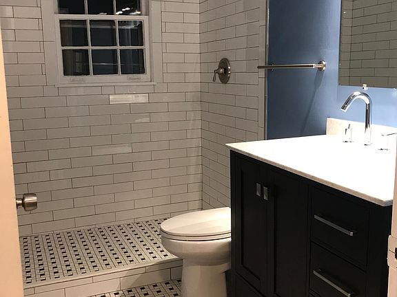 2nd image of 1704A Gale Ln
