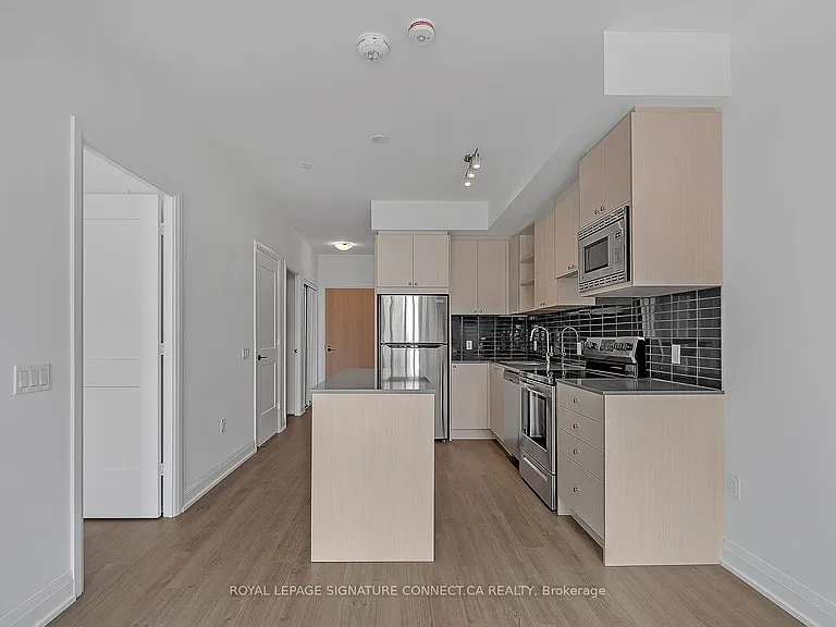 60 George Butchart Dr #111 — Photo 7