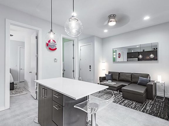 3rd image of 4016 N Kenmore Ave #1NW