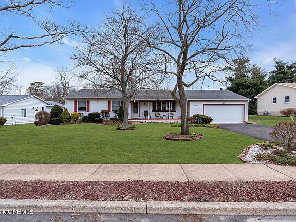 5th image of 349 Kildare Drive
