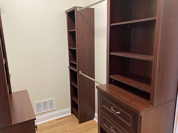 3rd image of 140 N Pearl St #1