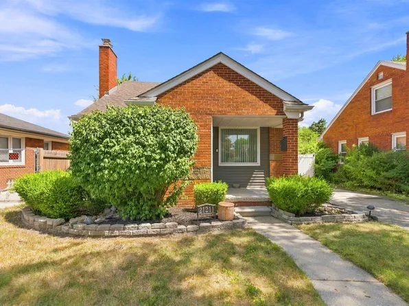21211 Newcastle Rd, Harper Woods, MI 48225