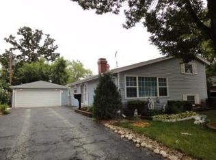 811 Monroe Ave, Carpentersville, IL 60110