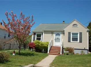 72 Cross St, Westerly, RI 02891