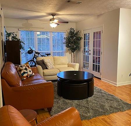 5th image of 1004 Mill Pond Dr SE