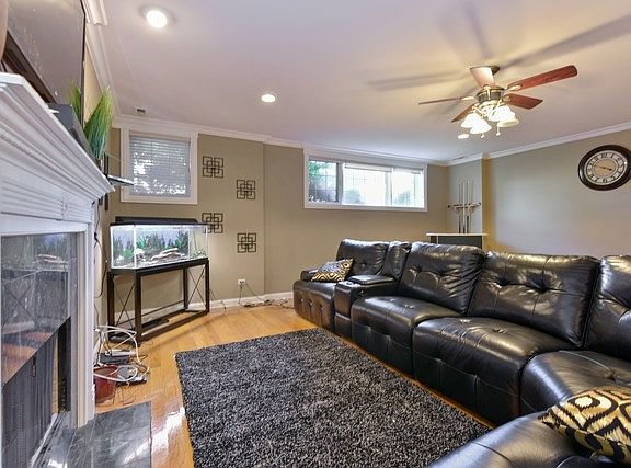 3rd image of 471 E Bowen Ave Unit 1