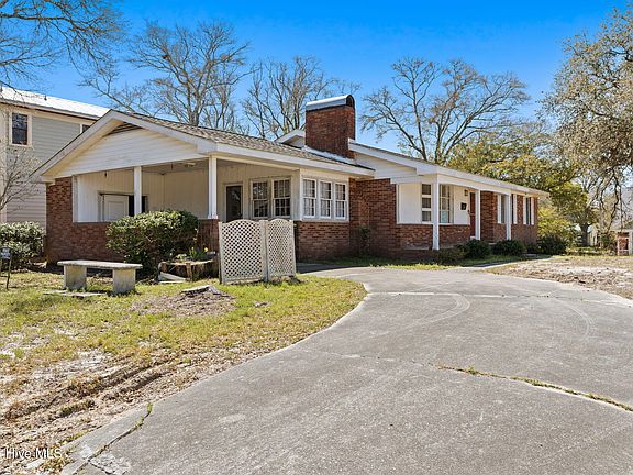 3rd image of 409 Clarendon Avenue