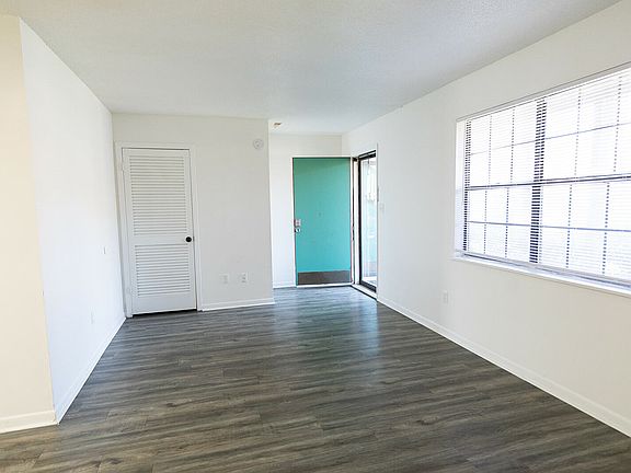 Living Area (1) Living Area (1)