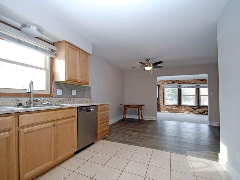 890 Hancock Ct, Oconomowoc, WI 53066 Zillow