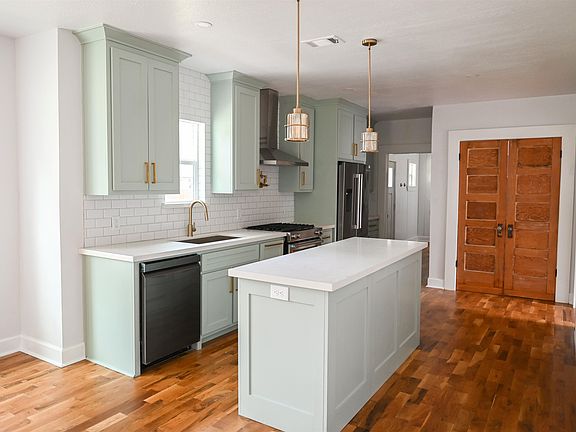 4th image of 6570 Howe St