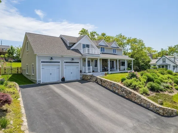 14 Holbrook Ave, Hull, MA 02045