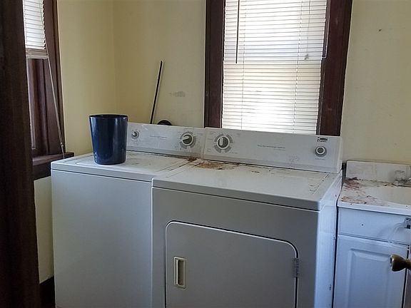 3rd image of 1438 Kilbourn St
