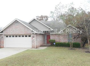 11 Emerald Dr, Maumelle, AR 72113