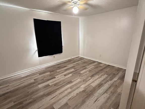 5th image of 5653 Brooks Ln