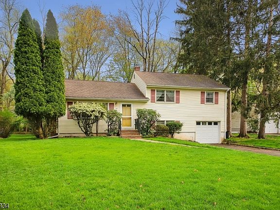 2nd image of 22 Springbrook Rd