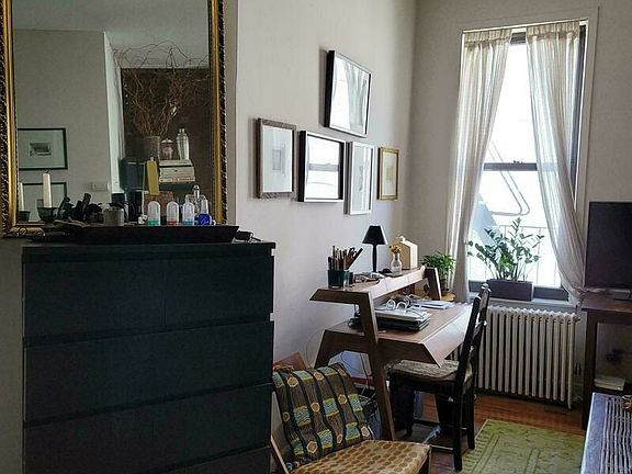 4th image of 262 W 22nd St #13A