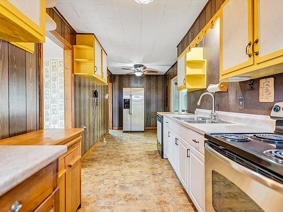 3rd image of 93 Forest Ave